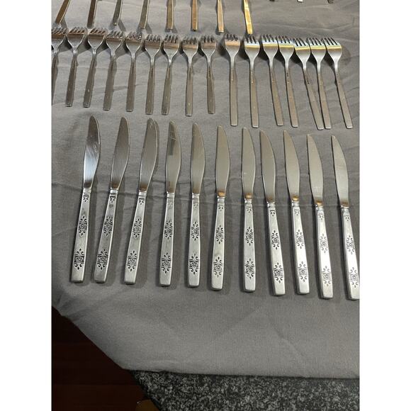 51 Pc Set Oneida Orlando Profile Stainless Flatware Silverware - Picture 3 of 16